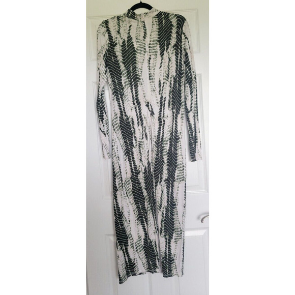 Elegant Green and White Patterned Dress - Picture 4 of 12